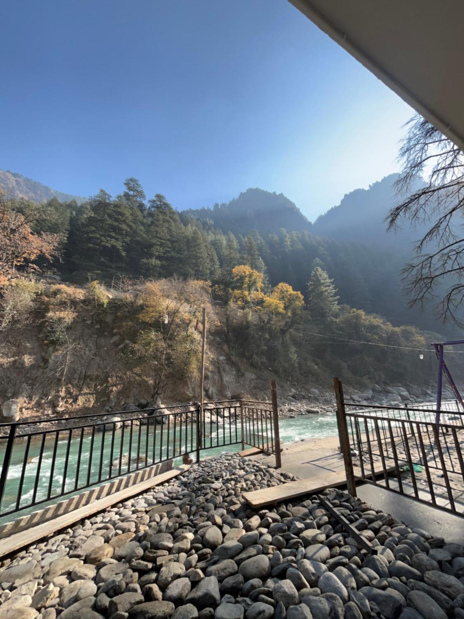 Hom House Of Mannmauji Riverside Kasol Bagian luar foto