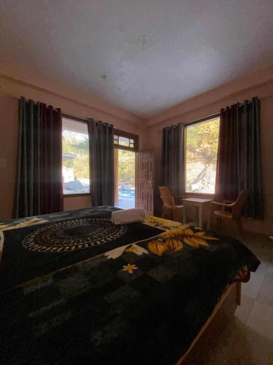 Hom House Of Mannmauji Riverside Kasol Bagian luar foto