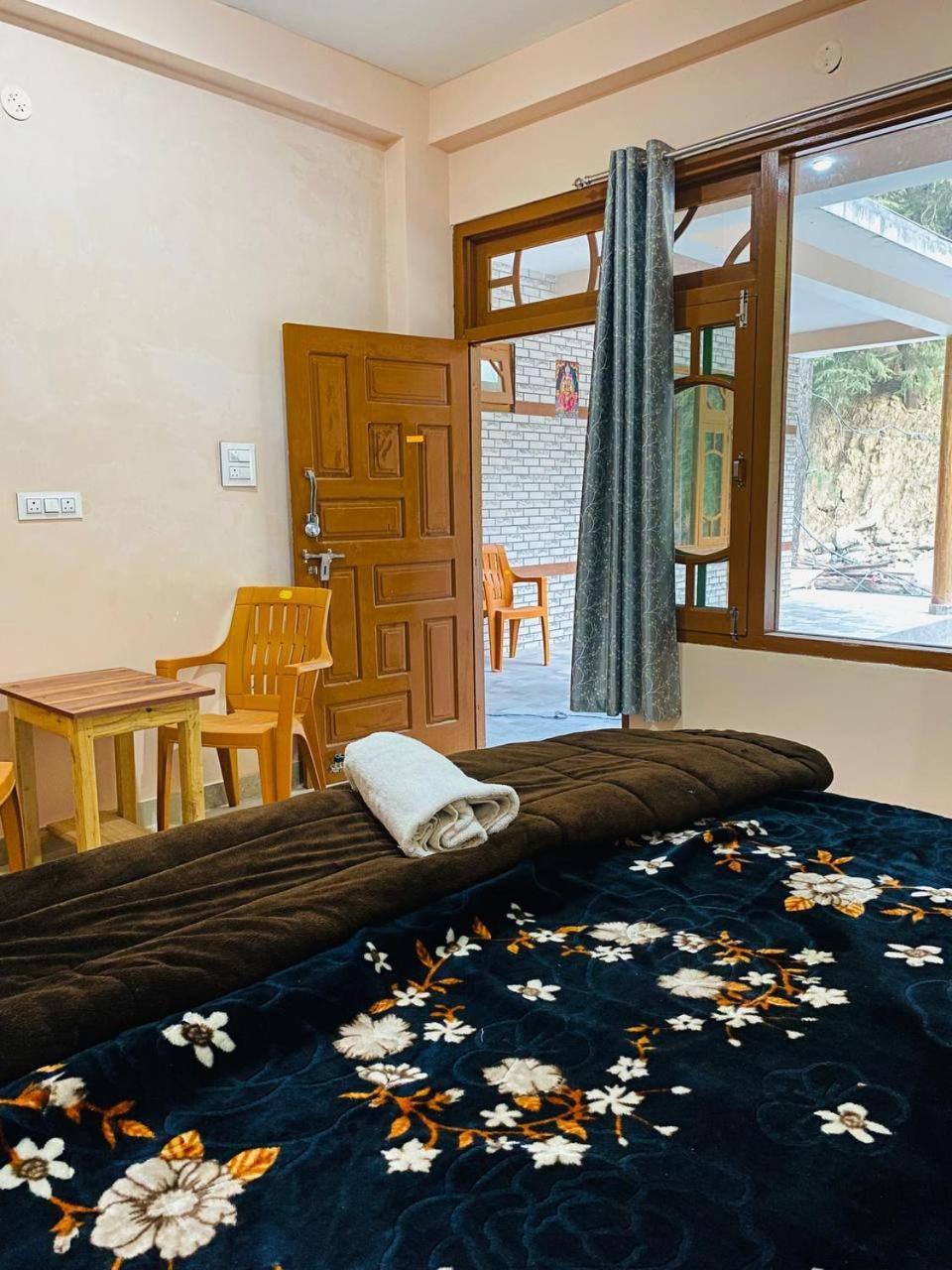 Hom House Of Mannmauji Riverside Kasol Bagian luar foto
